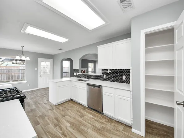 4805 E Columbary Dr, Rosenberg, TX 77471