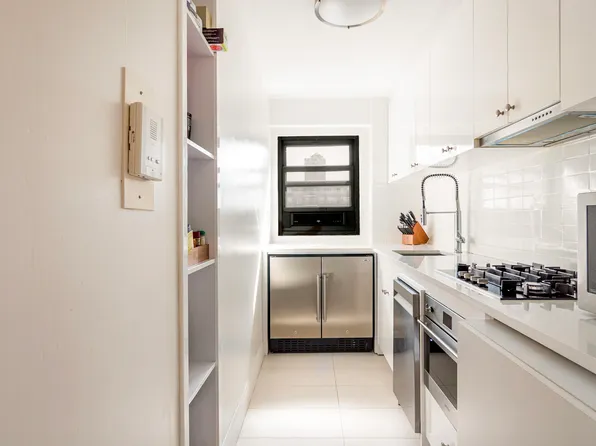 520 East 81st Street image 8 of 9