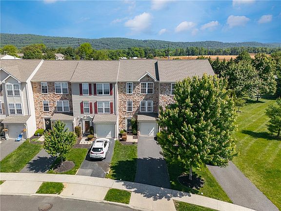 2nd image of 4079 Huckleberry Dr