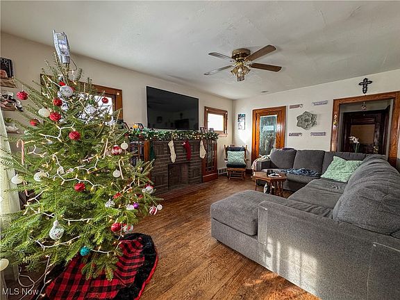 3rd image of 582 Cameron Ave