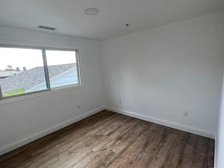 2742 S Coast Hwy — Photo 18
