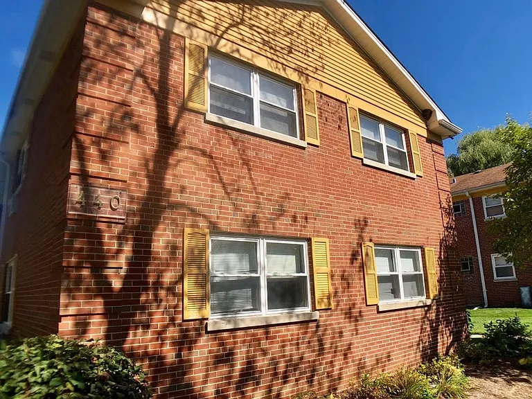 Palatine Park Apartments — Photo 14