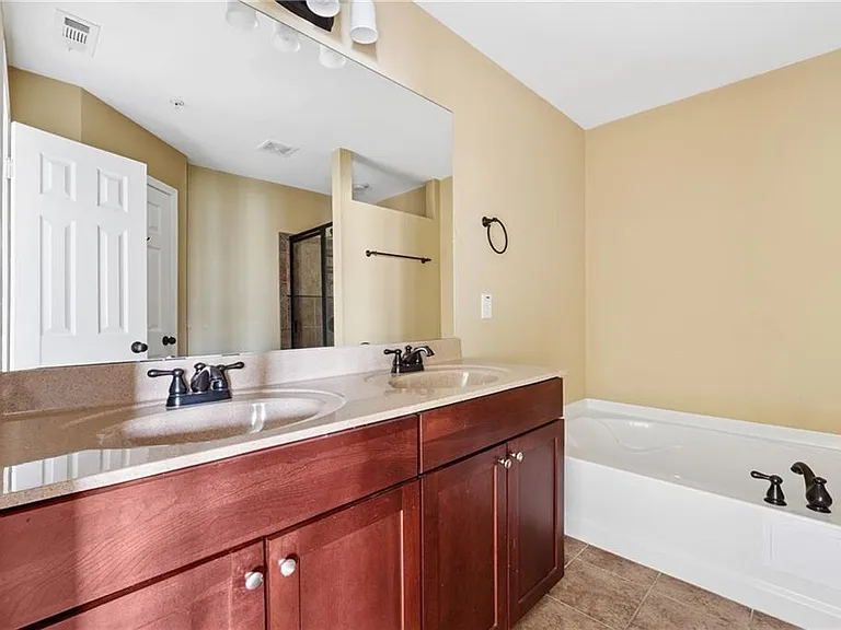 6153 Indian Wood Cir SE — Photo 25
