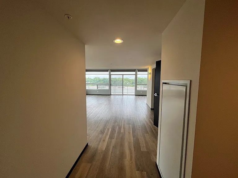 Galaxie High Rise Apartments — Photo 53