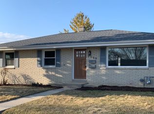 1122 Saxony Dr, Racine, WI 53402