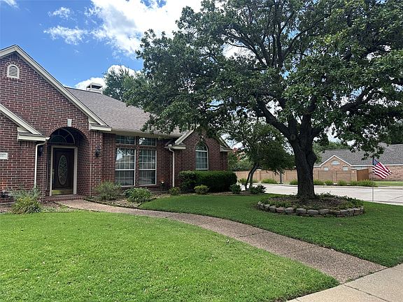 3rd image of 402 Buttonwood Dr