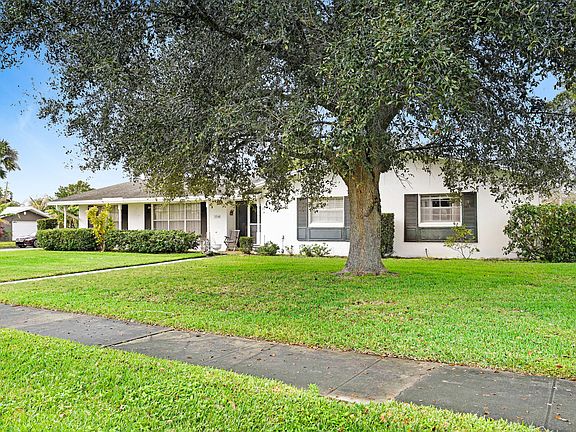4th image of 3548 Royal Oak Dr