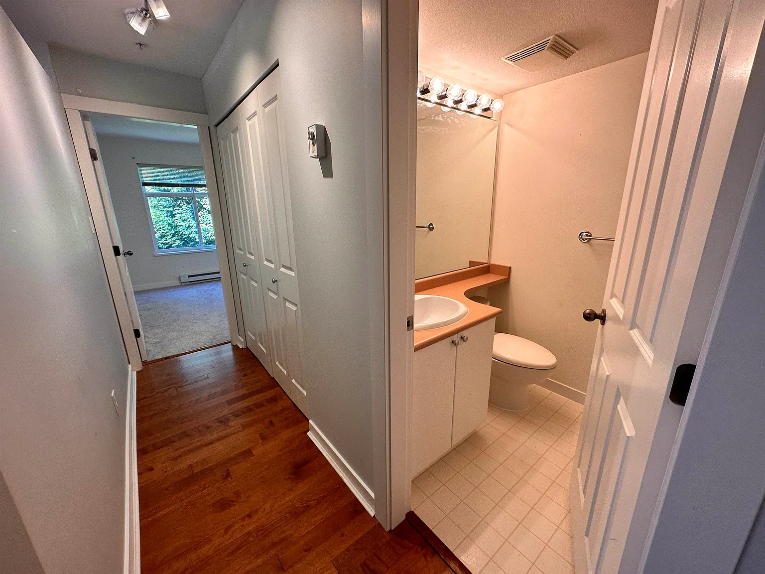 2 bed, 960 sqft, $2,500 — Photo 4