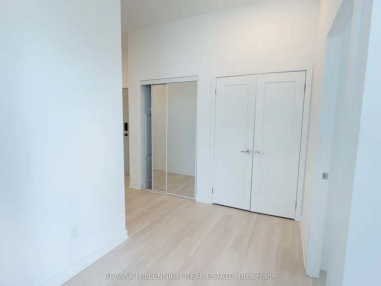 5105 Hurontario St #Penthouse 2 — Photo 7