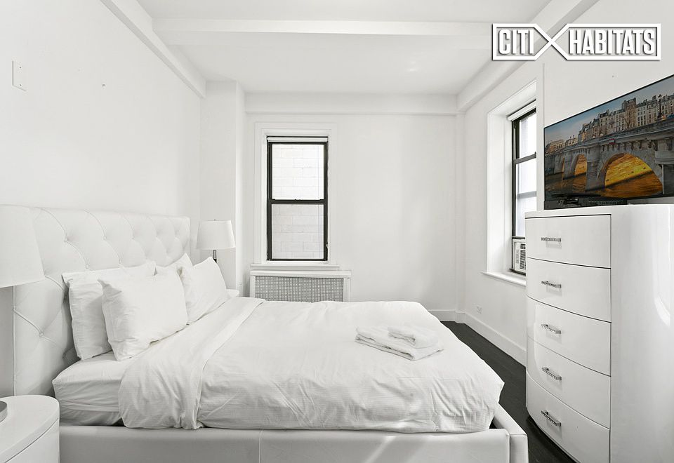 2nd image of 19 W 55th St APT 3B