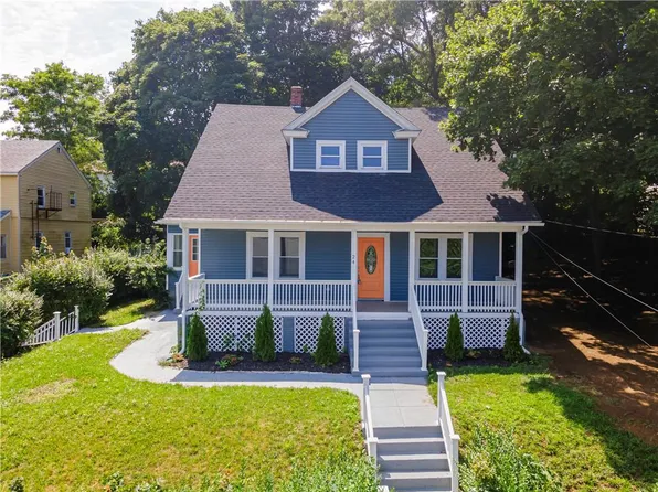 24 Summit Ave, West Warwick, RI 02893