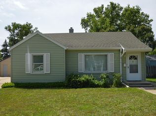 906 8th Ave NE, Aberdeen, SD 57401