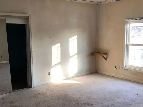 501 N Bridge St, Henrietta, TX 76365