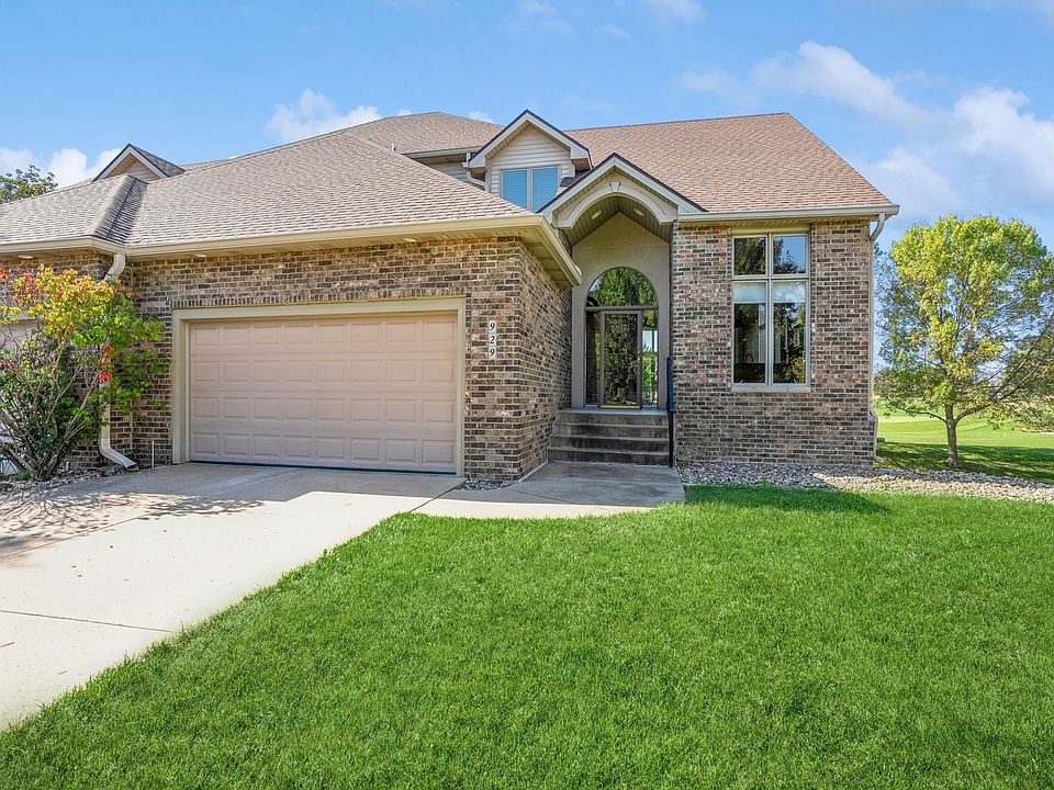 1st image of 929 Glen Oaks Ter