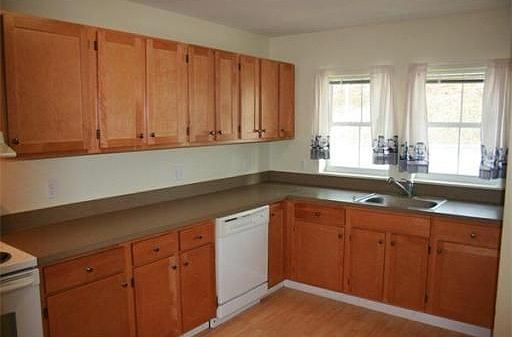 2nd image of 18 Cobblestone Ln