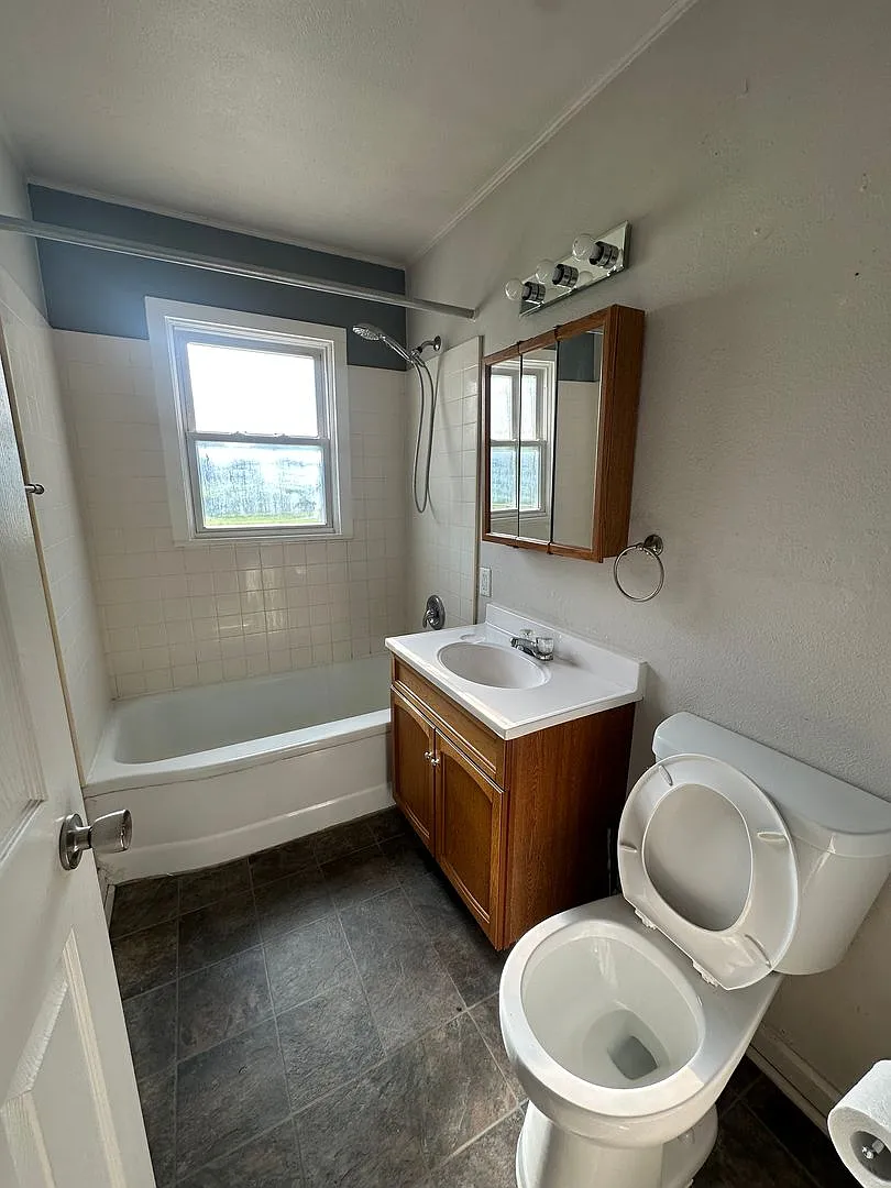 2 bed, 1.0 bath, 768 sqft, $1,300 — Photo 4
