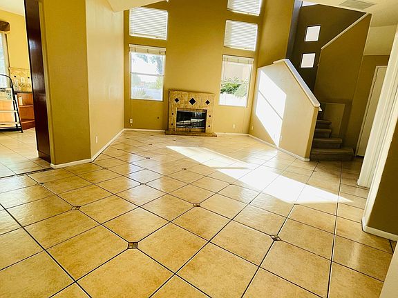 5th image of 1091 S Country Glen Way