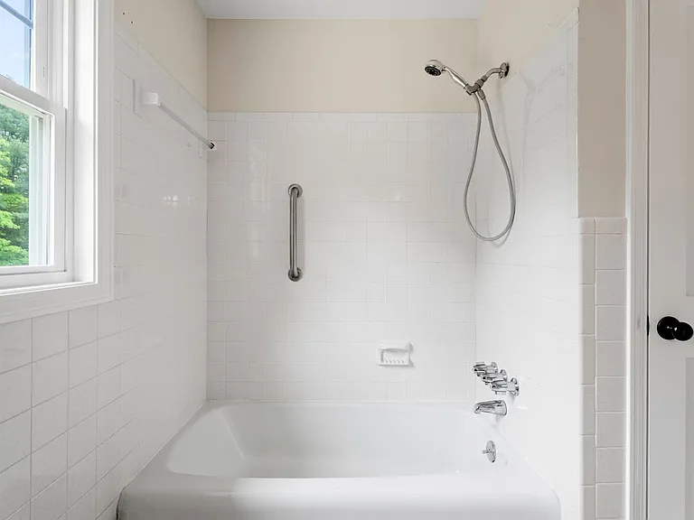 831 Nut Plains Rd — Photo 11