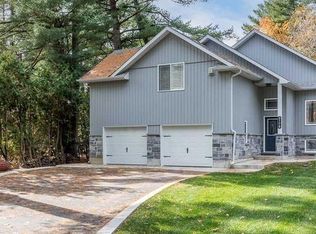 3178 Oak St, Innisfil, ON L9S 2K3