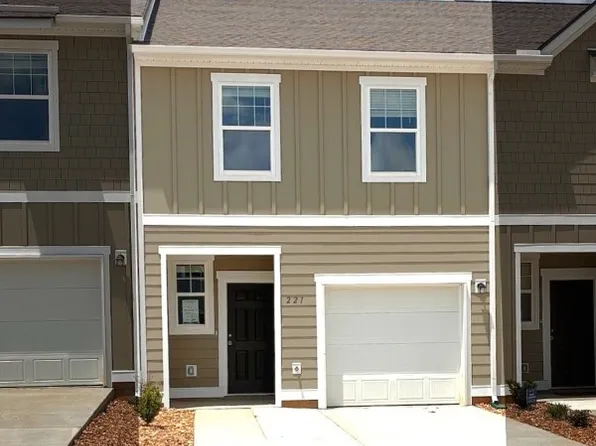 221 Darlington Dr, Dickson, TN 37055
