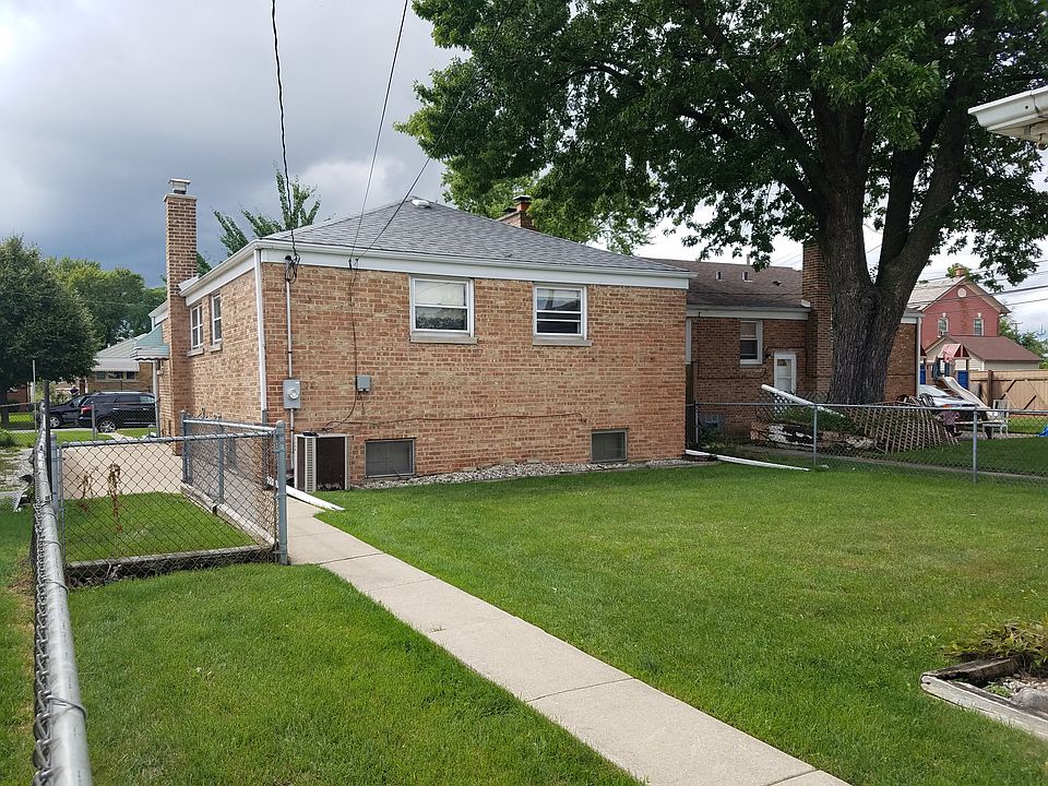2nd image of 3233 Sunset Ln