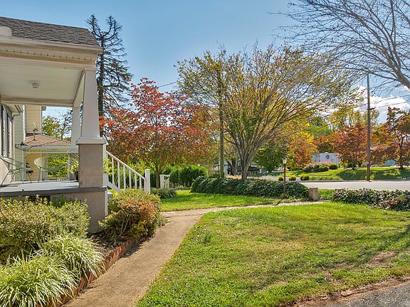 5th image of 727 Hinton Ave