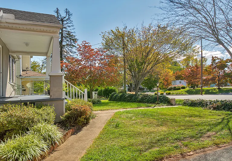 727 Hinton Ave — Photo 5
