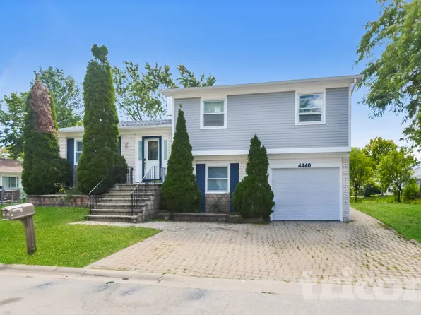 4440 Trailside Ct, Hoffman Estates, IL 60192