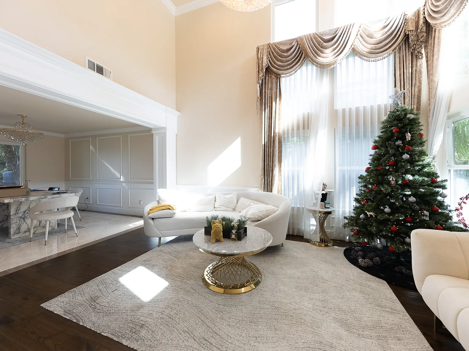 4 bed, 2696 sqft, $9,900 — Photo 1