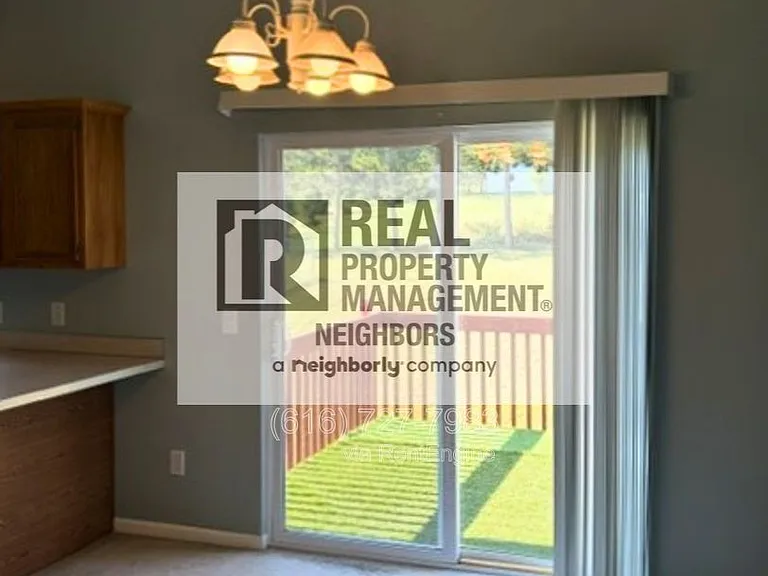 1636 Northbend Dr NE — Photo 8