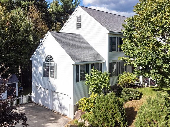 3rd image of 23 Bradford Cir