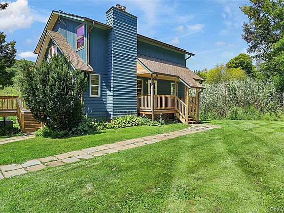2nd image of 222 Bog Hollow Rd
