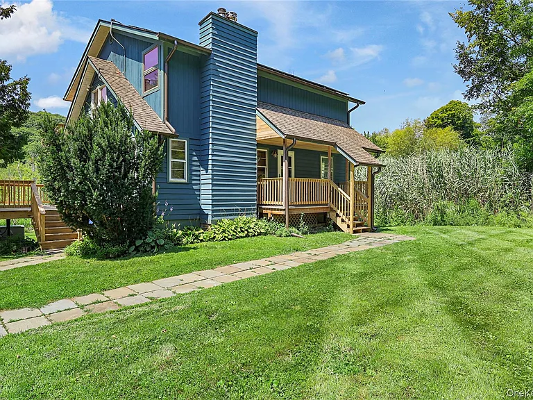 222 Bog Hollow Rd — Photo 2
