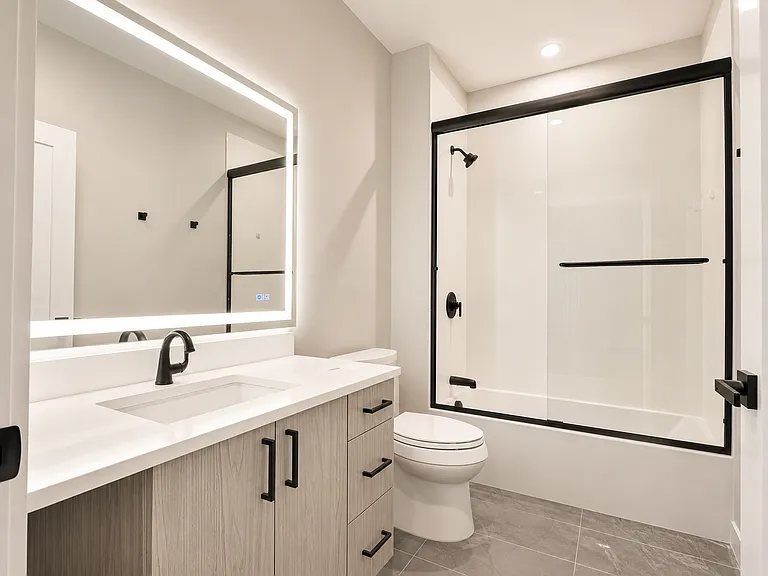 1305 Hyde Park Apartments — Photo 15