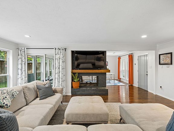 4th image of 9503 Summerhill Ln