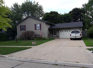 815 S 8th St, Dekalb, IL 60115