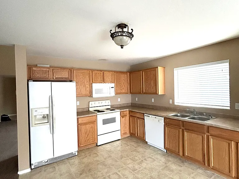 3174 W Carlos Ln — Photo 13