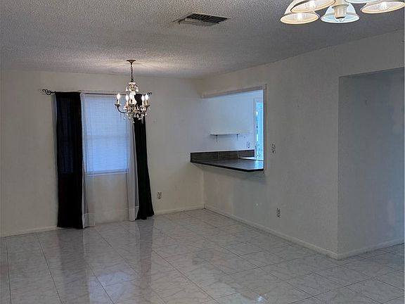 4th image of 46 Desert Candle Cir