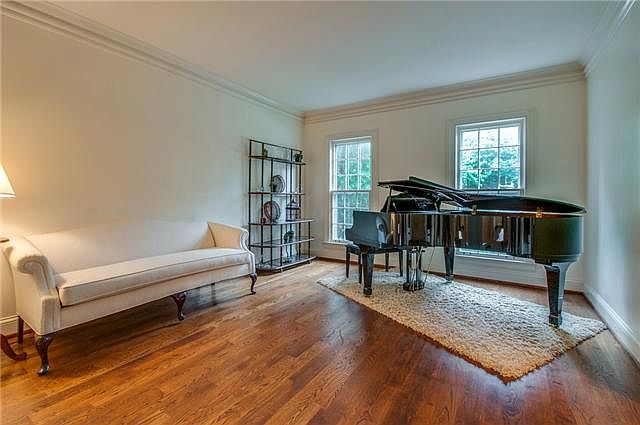 2nd image of 510 Belgrave Park