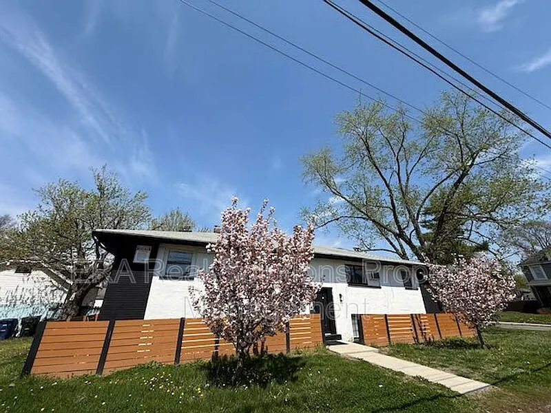 221 Dana Ave #A