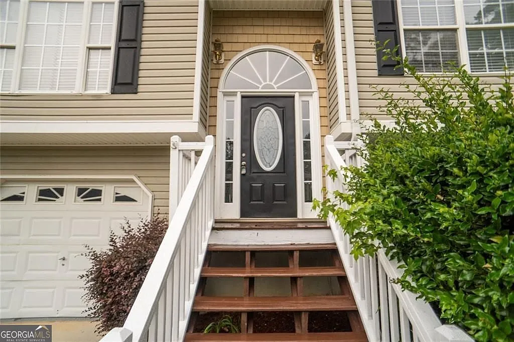 4 bed, 2330 sqft, $1,650 — Photo 3