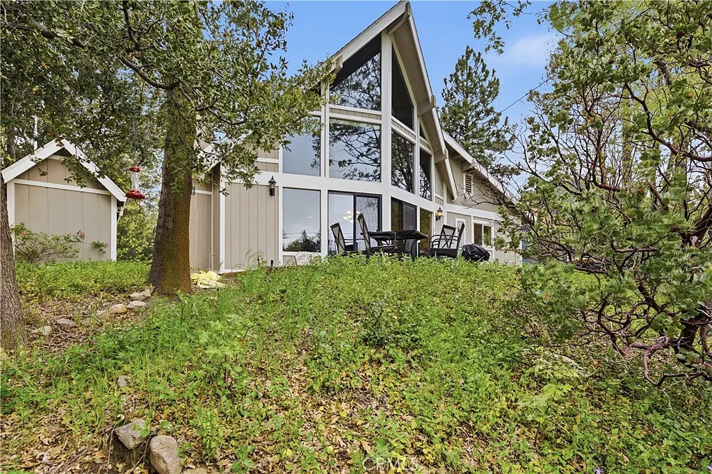 3 bed, 1225 sqft, $3,100 — Photo 3