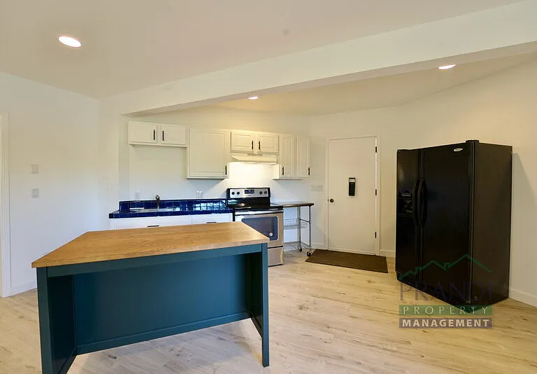 137 Maestro Rd — Photo 11