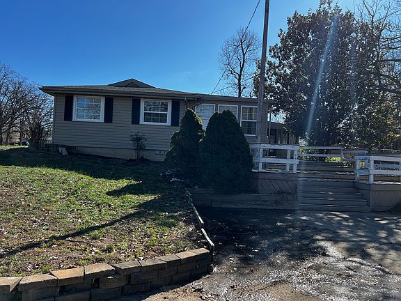 4th image of 33 Westwood Dr