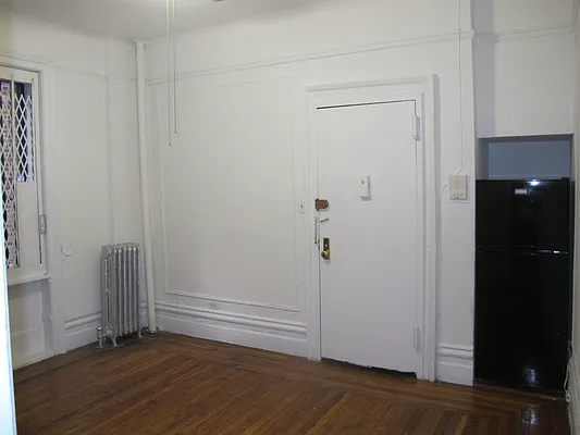 Rented by Monarch Realty Holdings | media 14