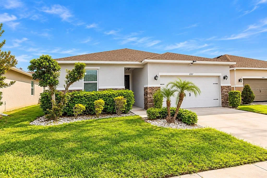 4 bed, 2.0 bath, 1696 sqft, $2,650 — Photo 3