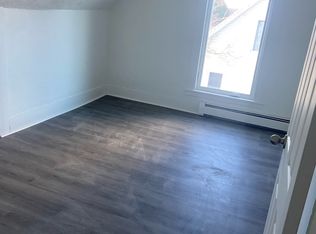 19 Riverbank Ct #D, Springvale, ME 04083