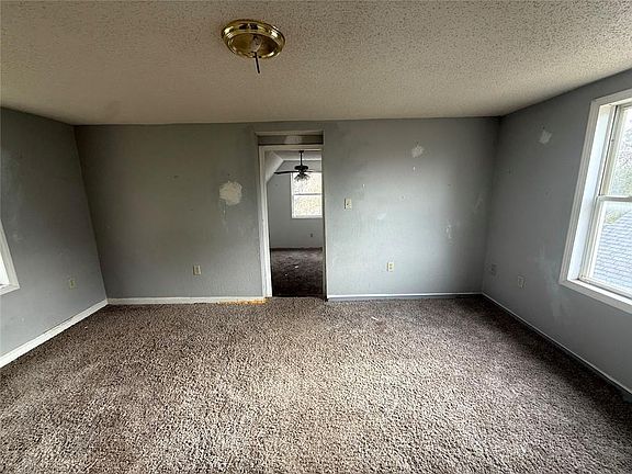 4th image of 2451 Chelsea Ave