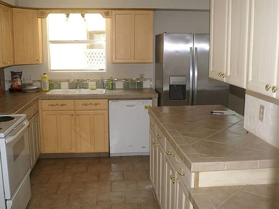 5th image of 3223 Knoll Manor Dr