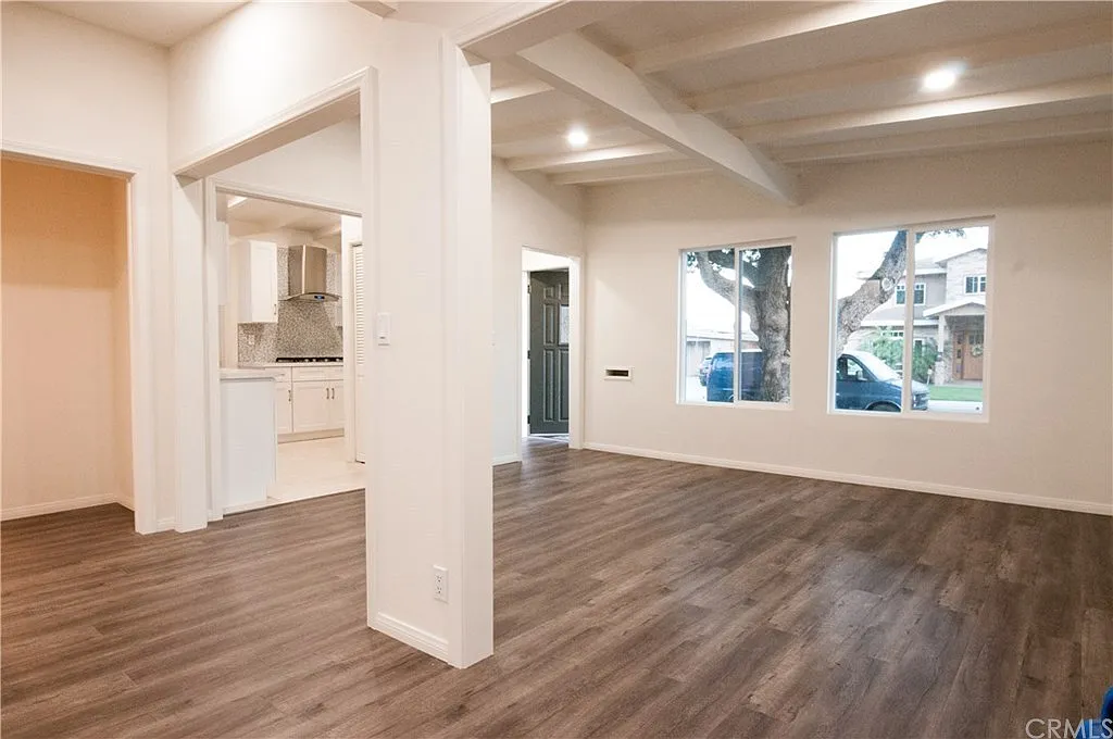 3 bed, 1522 sqft, $5,800 — Photo 2